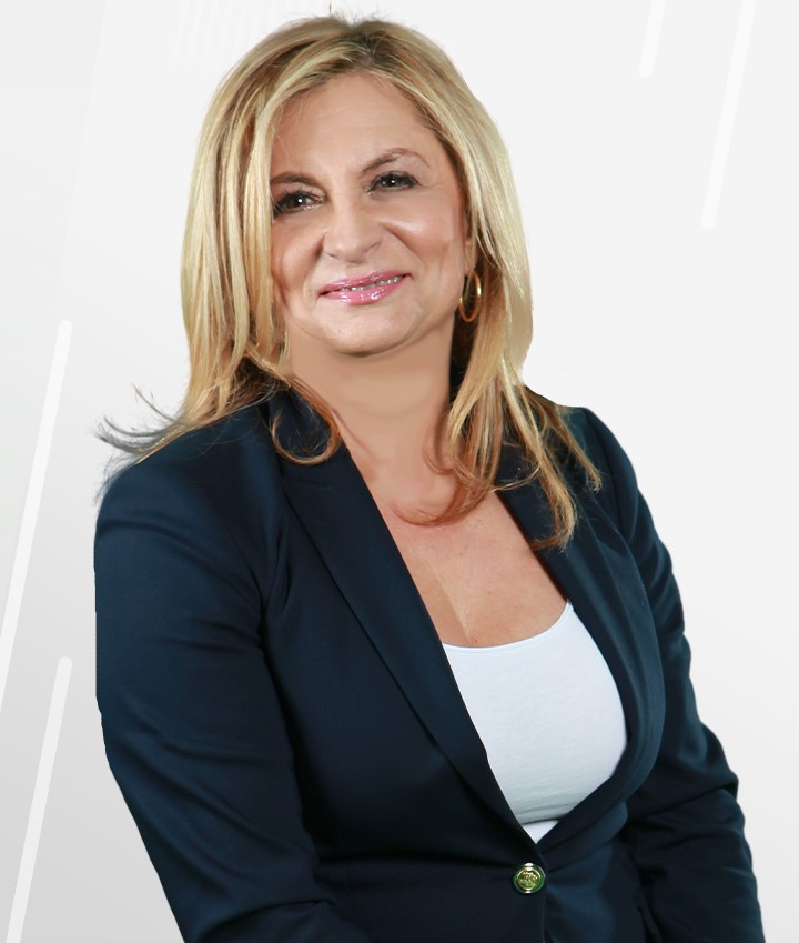 Dulce Atayde, consultora imobiliária em Portugal com mais de 30 anos de experiência a ajudar famílias a comprar e vender casa.
